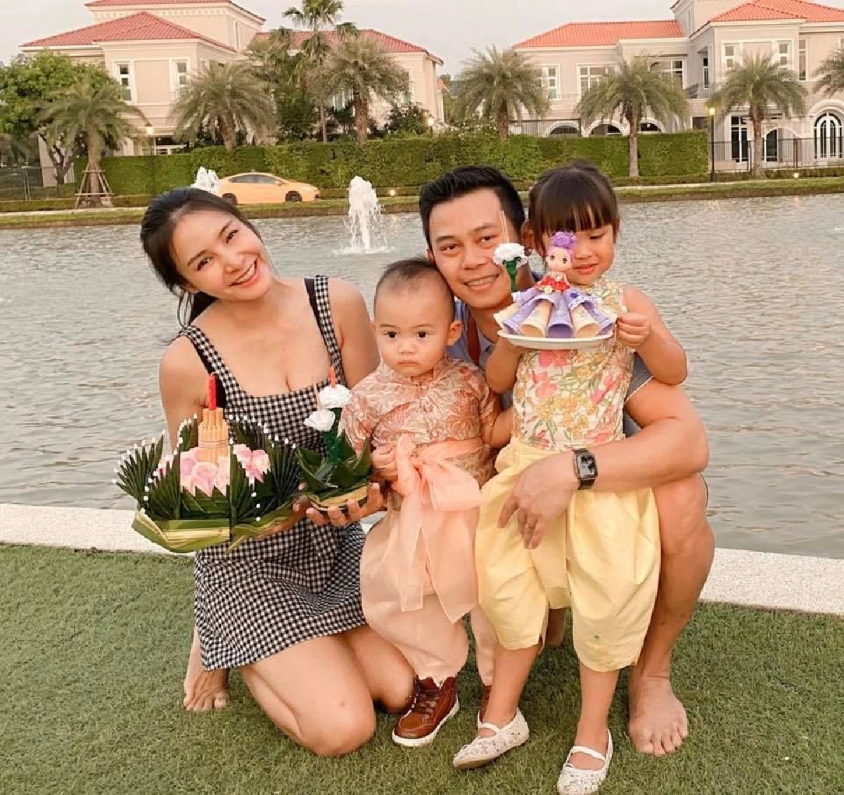 เก็บตกภาพสวยหล่อ! เหล่าซุปตาร์ร่วมเริงร่าในคืนวันลอยกระทง 2562