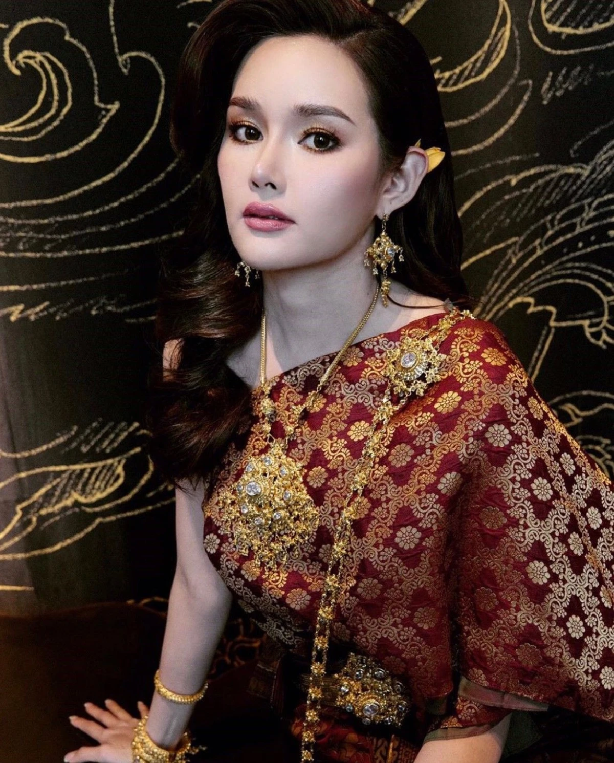 สวยเด้งจนตะลึง! ญาญ่าญิ๋ง นานๆทีแต่งชุดไทยจัดเต็มหัวจรดเท้า