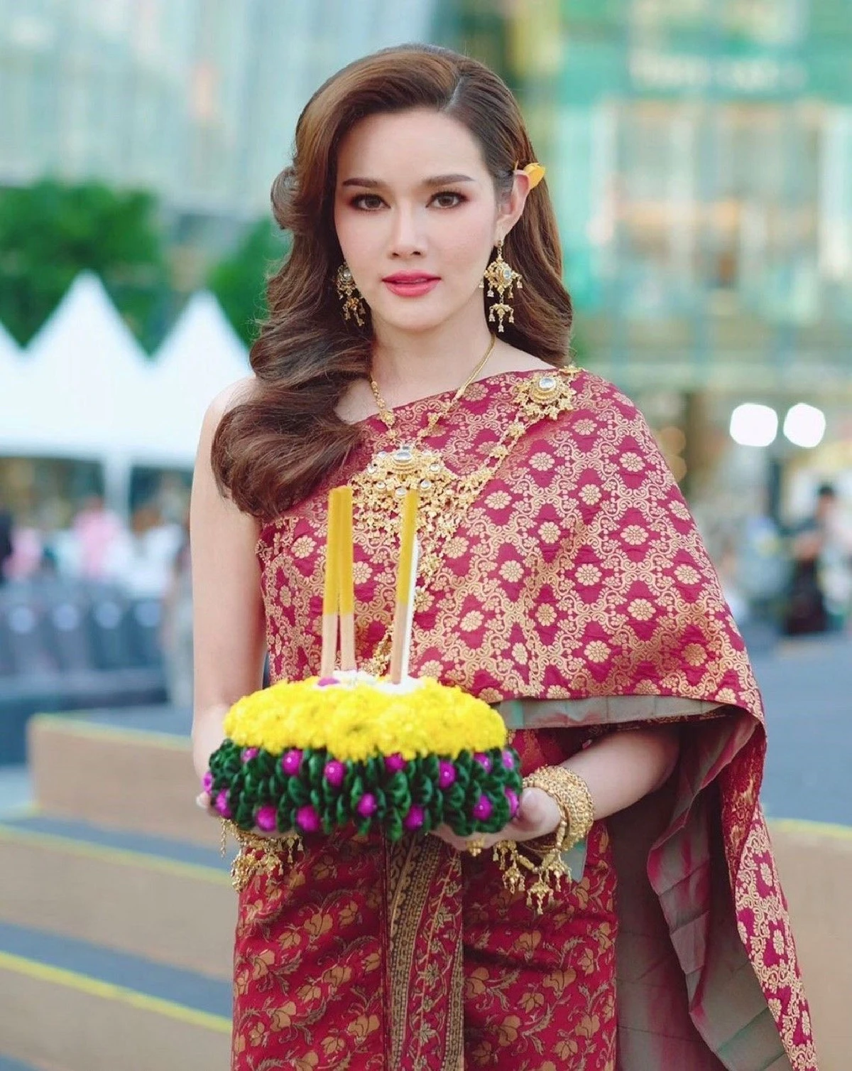 สวยเด้งจนตะลึง! ญาญ่าญิ๋ง นานๆทีแต่งชุดไทยจัดเต็มหัวจรดเท้า