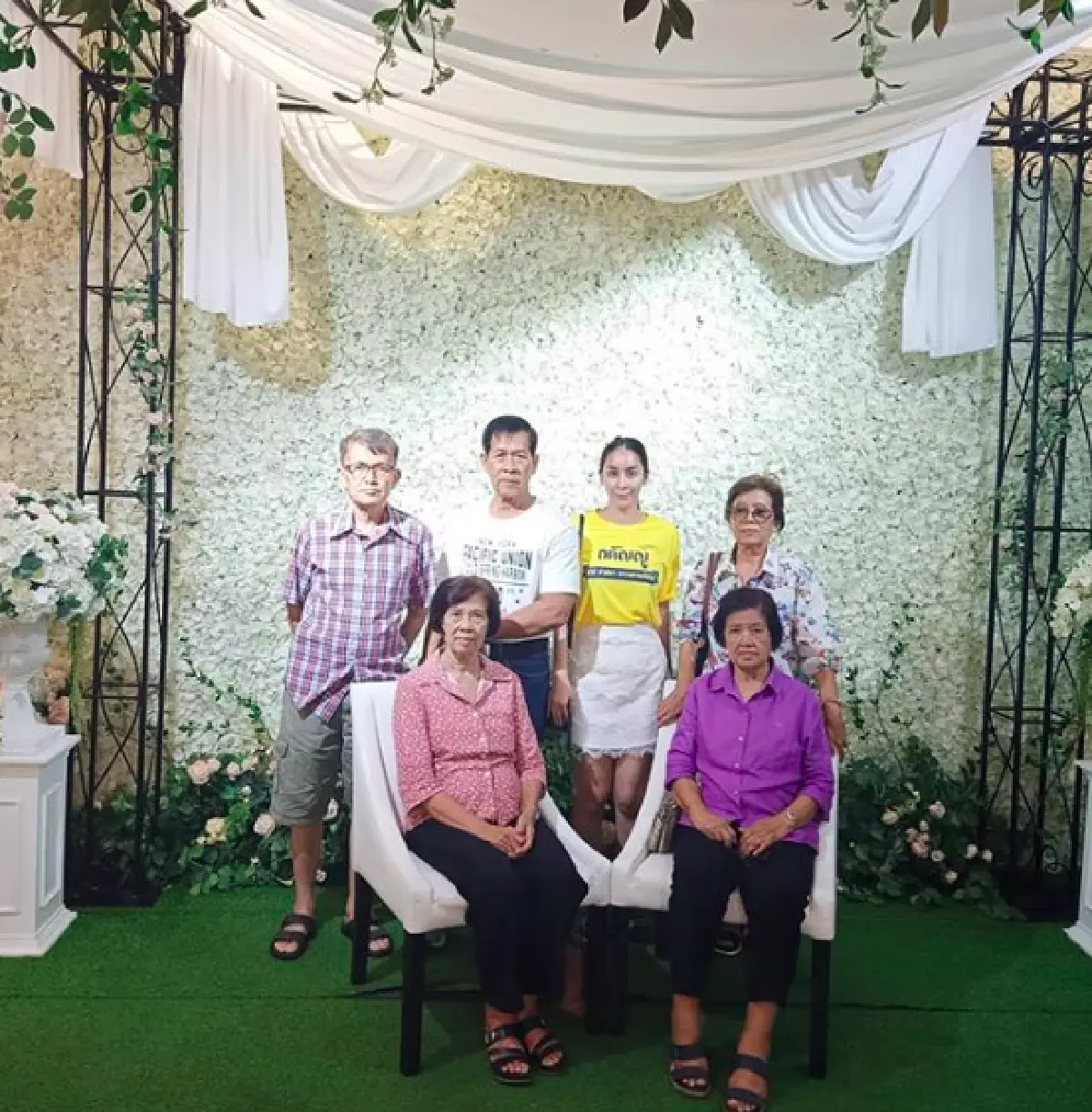 “ใหม่ สุคนธวา” รู้สึกผิด หลังพาพ่อแม่ไปทานข้าวก่อนแต่งงาน แต่เจ้าตัวกลับเอาแต่คุยโทรศัพท์