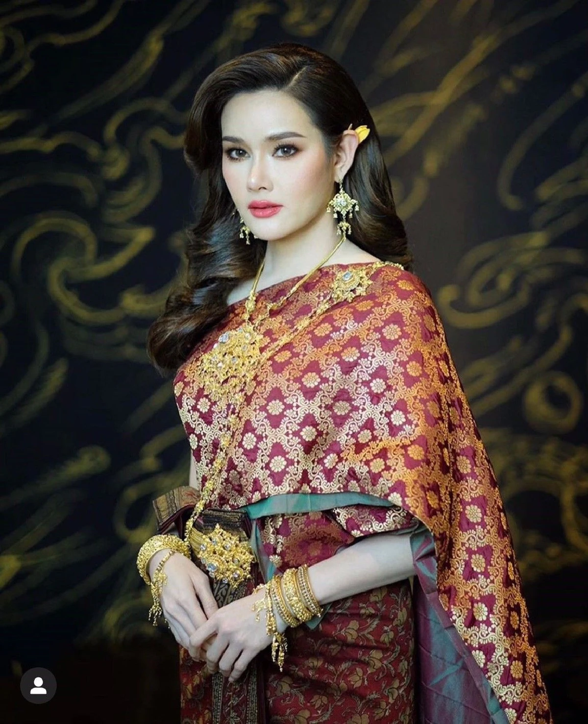 สวยเด้งจนตะลึง! ญาญ่าญิ๋ง นานๆทีแต่งชุดไทยจัดเต็มหัวจรดเท้า