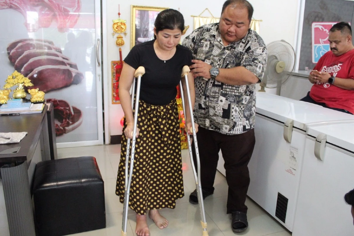 ฮีโร่ตัวจริง! หนุ่มวินมอไซต์ช่วยสาวถูกสายไฟฟ้าแรงสูงช็อตรอดตาย