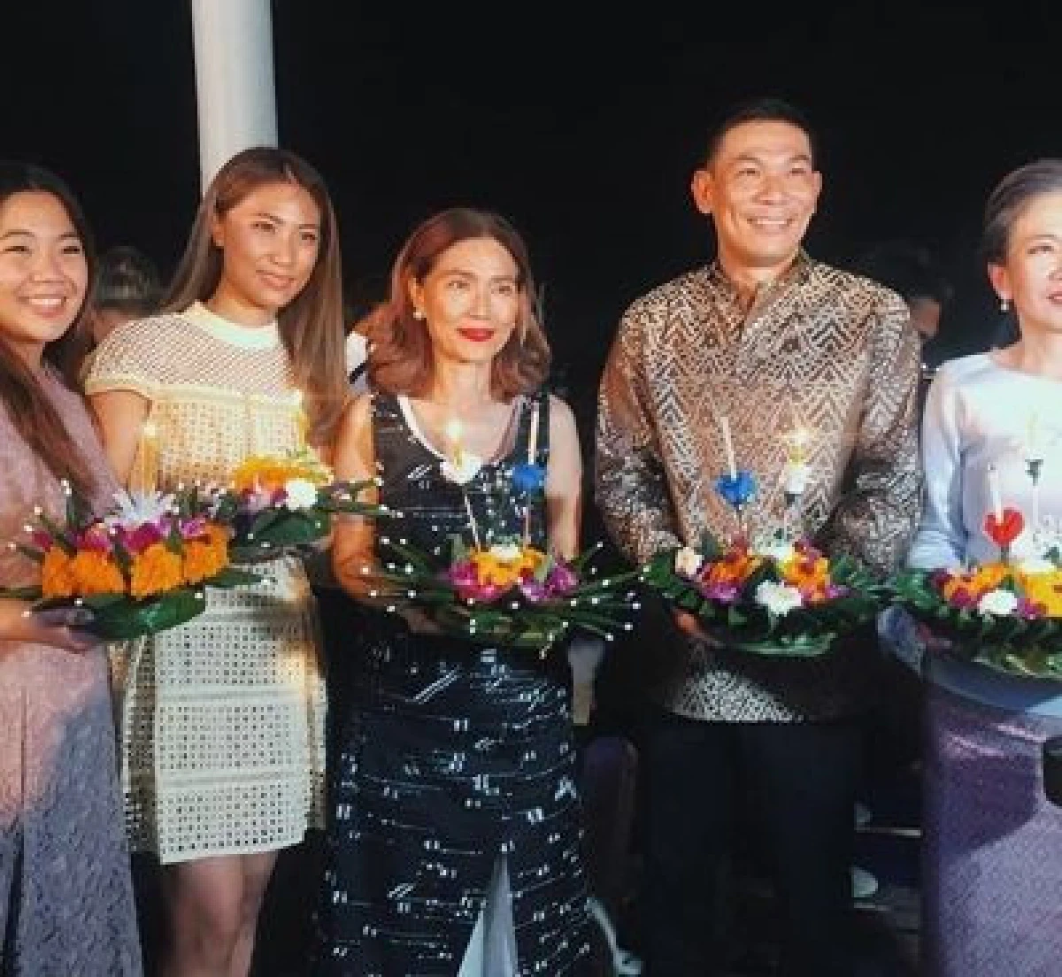 ดีต่อใจ! “น้องเพลง” โพสต์ภาพครอบครัว “แม่ตู่-พ่อเอ๋” พร้อมหน้ากันอีกครั้ง