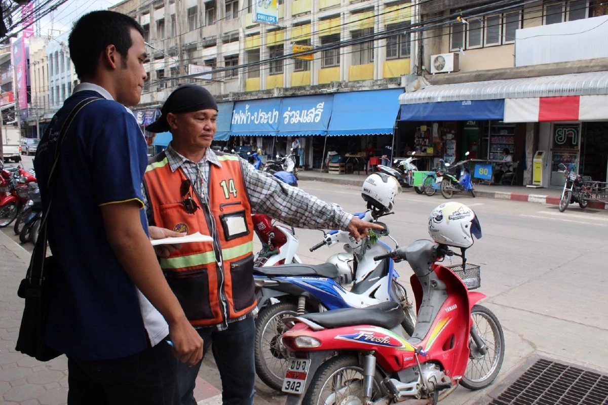 ฮีโร่ตัวจริง! หนุ่มวินมอไซต์ช่วยสาวถูกสายไฟฟ้าแรงสูงช็อตรอดตาย