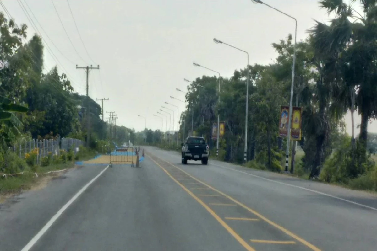 สั่งผู้นำหมู่บ้านหาสถานที่ตากข้าวให้ชาวนา เตือนนำมาตากบนถนนเจอจับดำเนินคดี