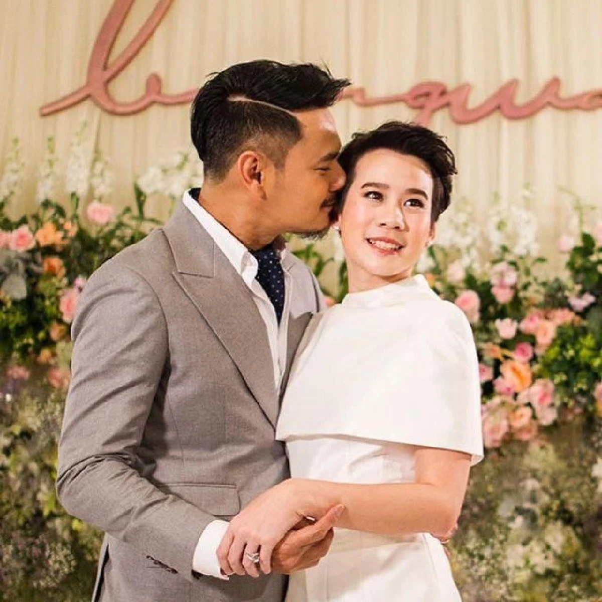 บุ้ง สะธี โพสต์หวานถึง เวฟ สาริน ในวันครบรอบแต่งงาน 2 ปี