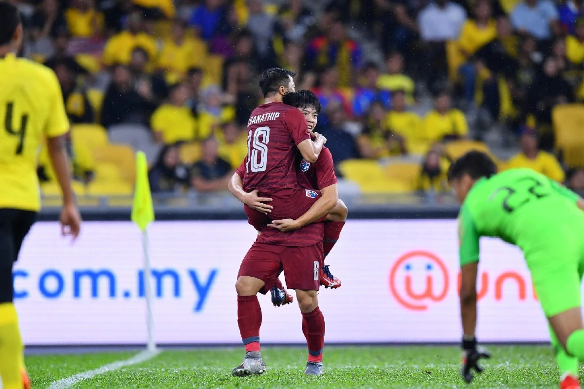 "ช้างศึก"แผ่วปลาย โดน "เสือเหลือง" พลิกแซงเข้าวิน 1-2