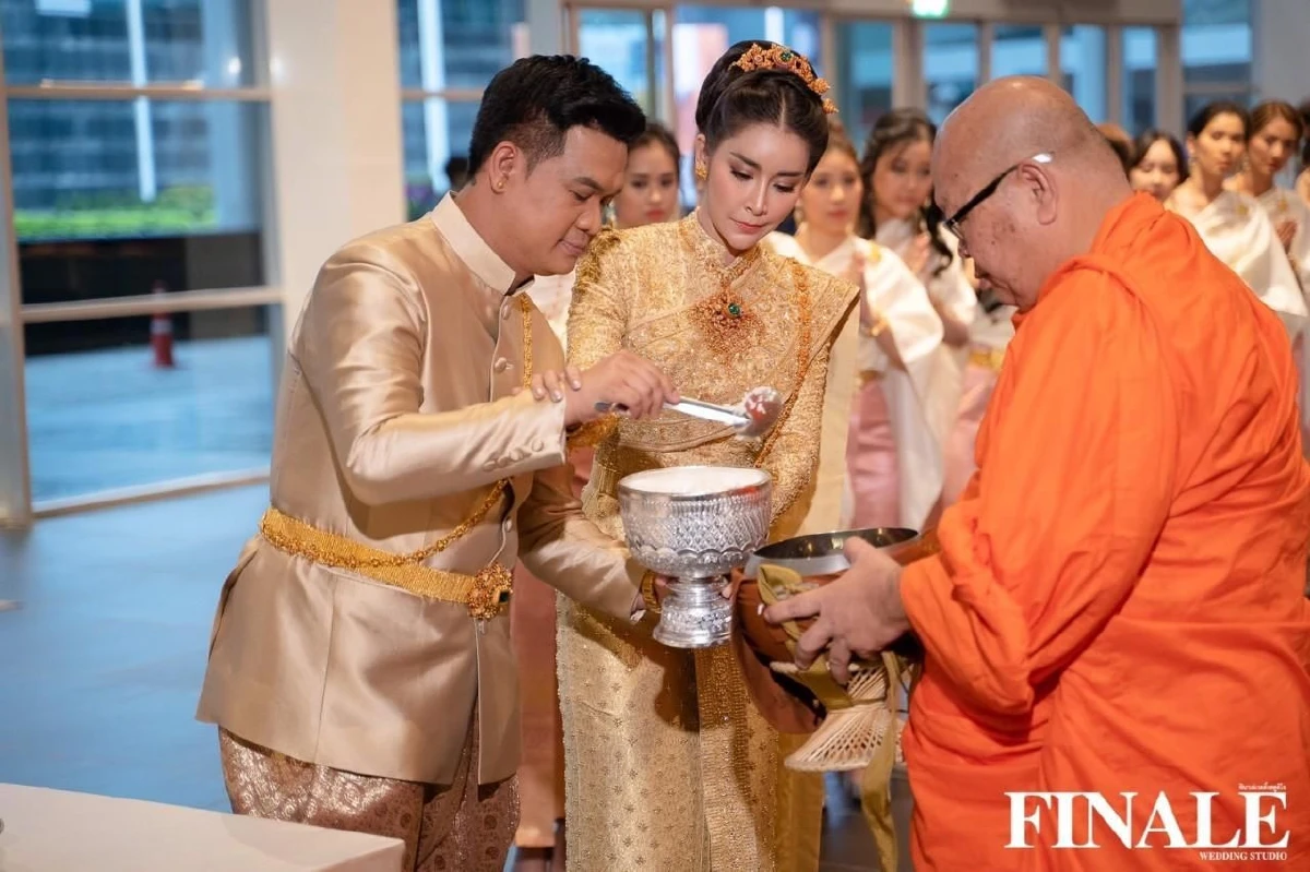 แต่งแล้วจ้า! ใหม่ สุคนธวา ควง ดีเจต้น สรพงษ์ เข้าพิธีแต่งงานชื่นมื่น