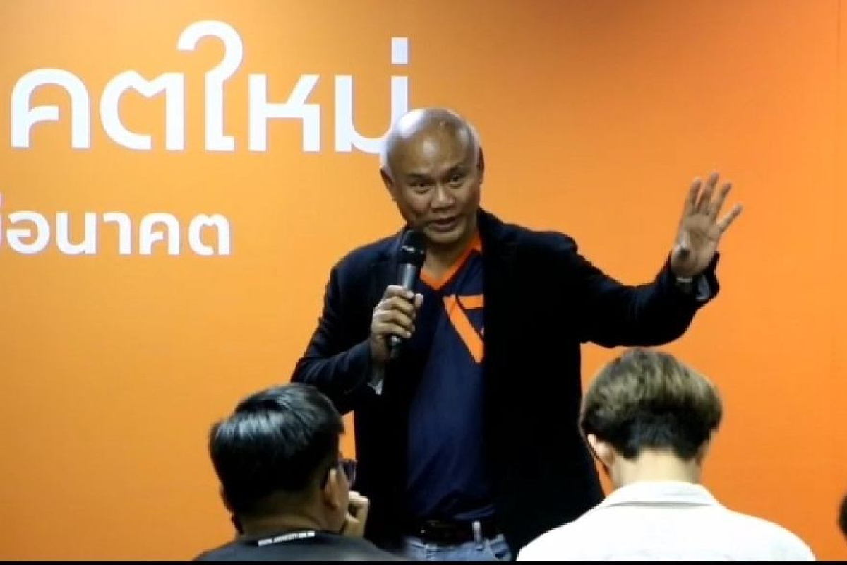 อนค.ใส่เกียร์ลุยเลิกบังคับเกณฑ์ทหาร ให้เหลือแต่สมัครใจ อนค.ใส่เกียร์ลุยเลิกบังคับเกณฑ์ทหาร ให้เหลือแต่สมัครใจ