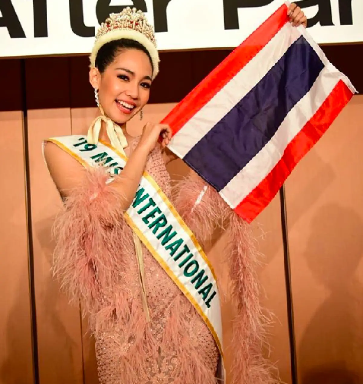 เปิดราคามงกุฎ “บิ๊นท์ สิรีธร” Miss International 2019