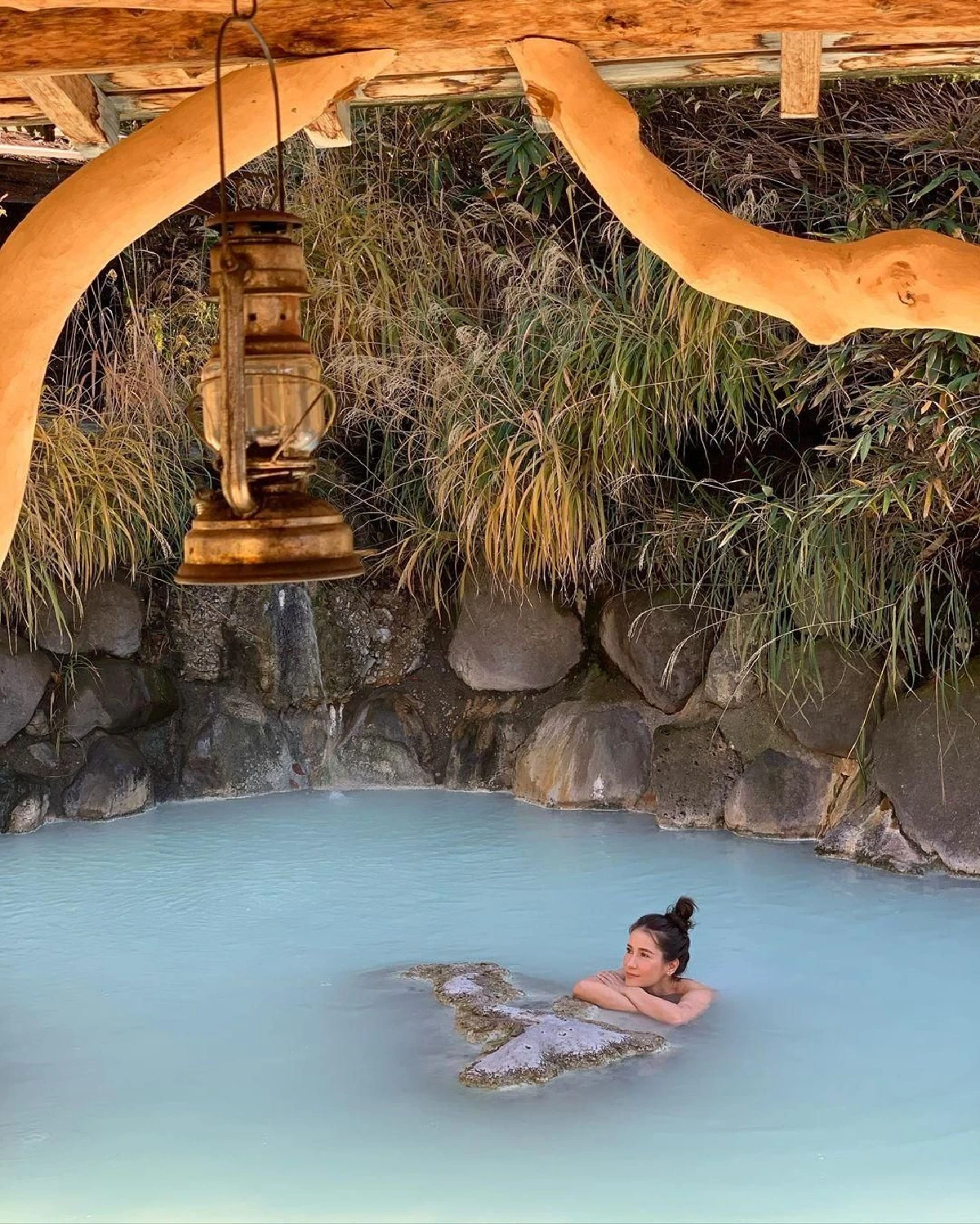 สวยมากแม่! แอน ทองประสม โชว์เนินอกแช่ออนเซ็นน้ำนมที่ญี่ปุ่น