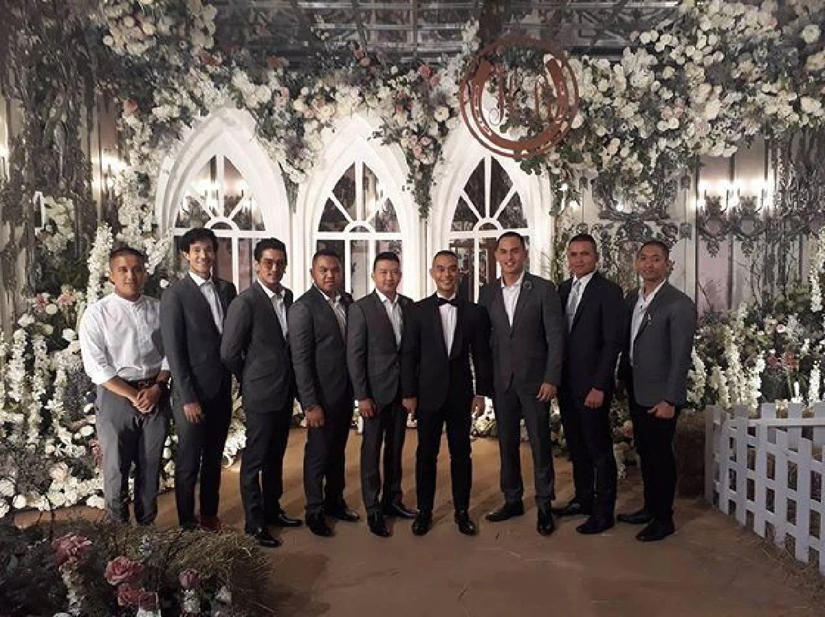 แอฟ ทักษอร อวดลุคสวยหวานละมุน ร่วมงานแต่งเพื่อนของ สงกรานต์