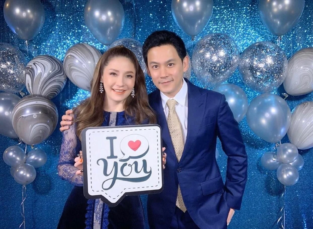 เทย่า-มิก้า ฉลองแต่งสุดโรแมนติกใต้ดวงดาว เพื่อนดาราร่วมงานเพียบ