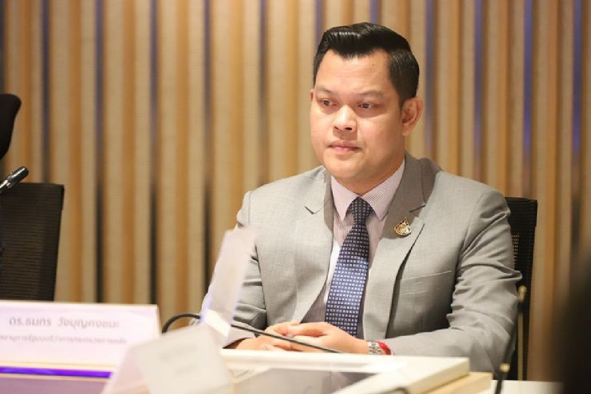 พปชร.เหน็บ"มงคลกิตติ์"ทำแต่เรื่องไร้สาระหลังเสนอ "มิ่งขวัญ"เป็นรมว.คลัง พปชร.เหน็บ"มงคลกิตติ์"ทำแต่เรื่องไร้สาระหลังเสนอ "มิ่งขวัญ"เป็นรมว.คลัง