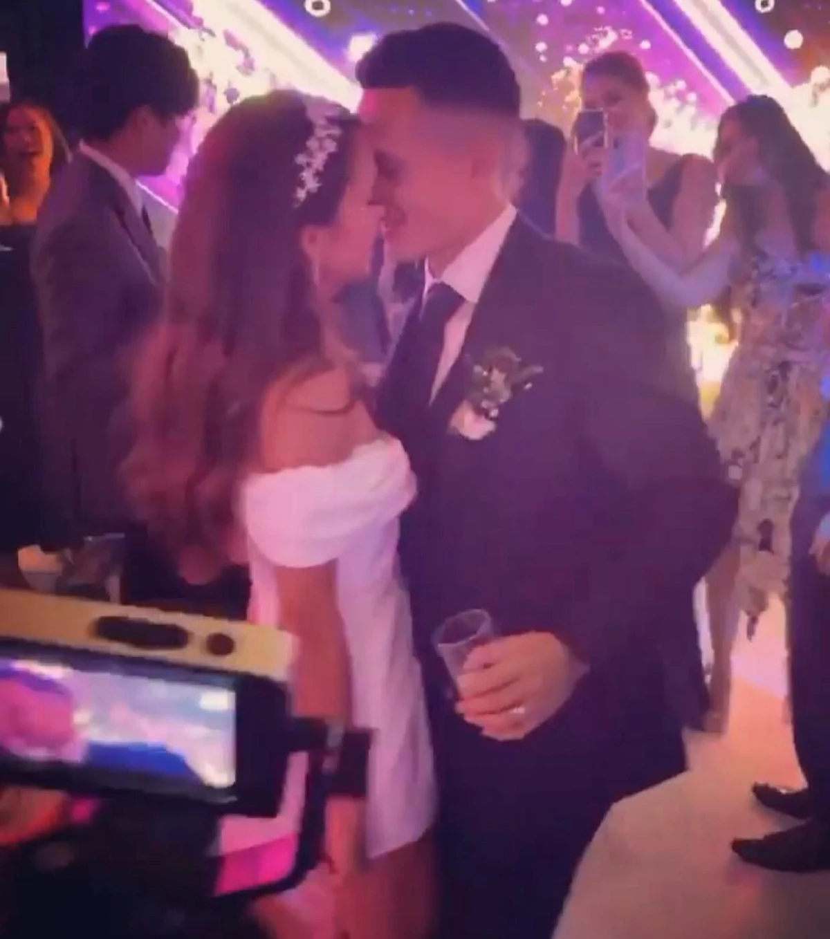 เทย่า-มิก้า ฉลองแต่งสุดโรแมนติกใต้ดวงดาว เพื่อนดาราร่วมงานเพียบ