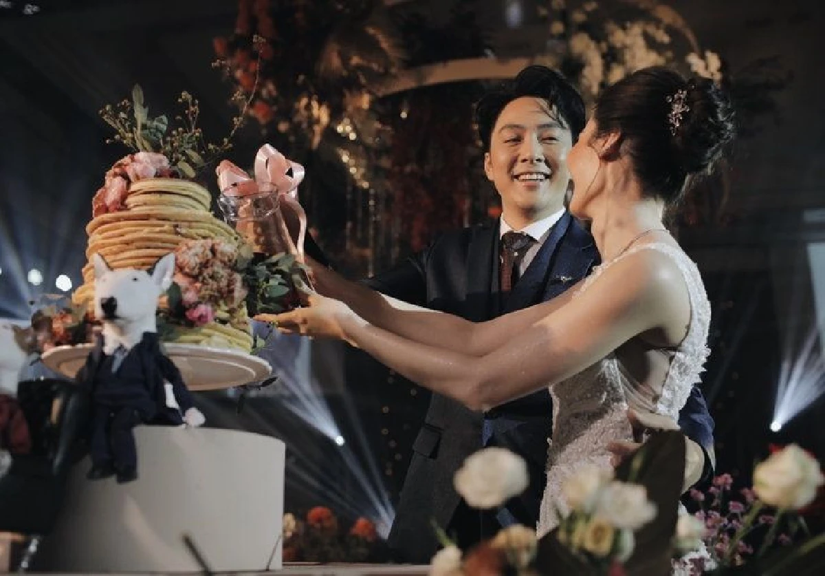 เก็บตกภาพงานฉลองแต่ง หนึ่ง อีทีซี สวยอลังการท่ามกลางเพื่อนดาราร่วมยินดี