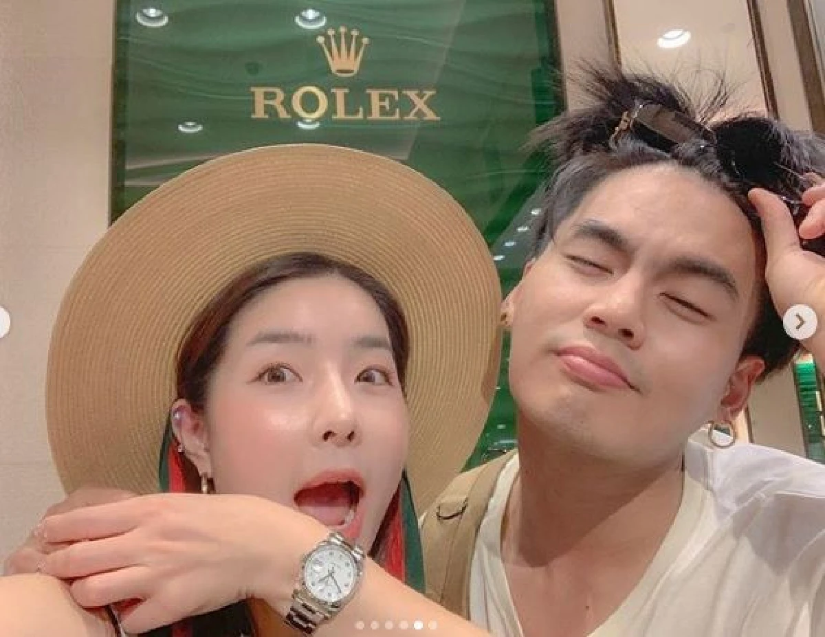 สายเปย์! ฮั่น เดอะสตาร์ เซอร์ไพรส์ จียอน ด้วยนาฬิกาหรูเรือนเป็นแสน