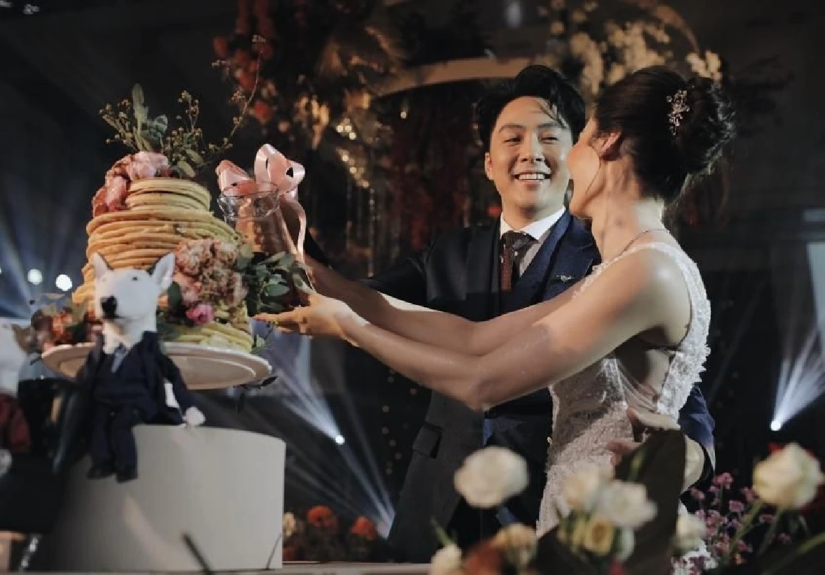 เก็บตกภาพงานฉลองแต่ง หนึ่ง อีทีซี สวยอลังการท่ามกลางเพื่อนดาราร่วมยินดี