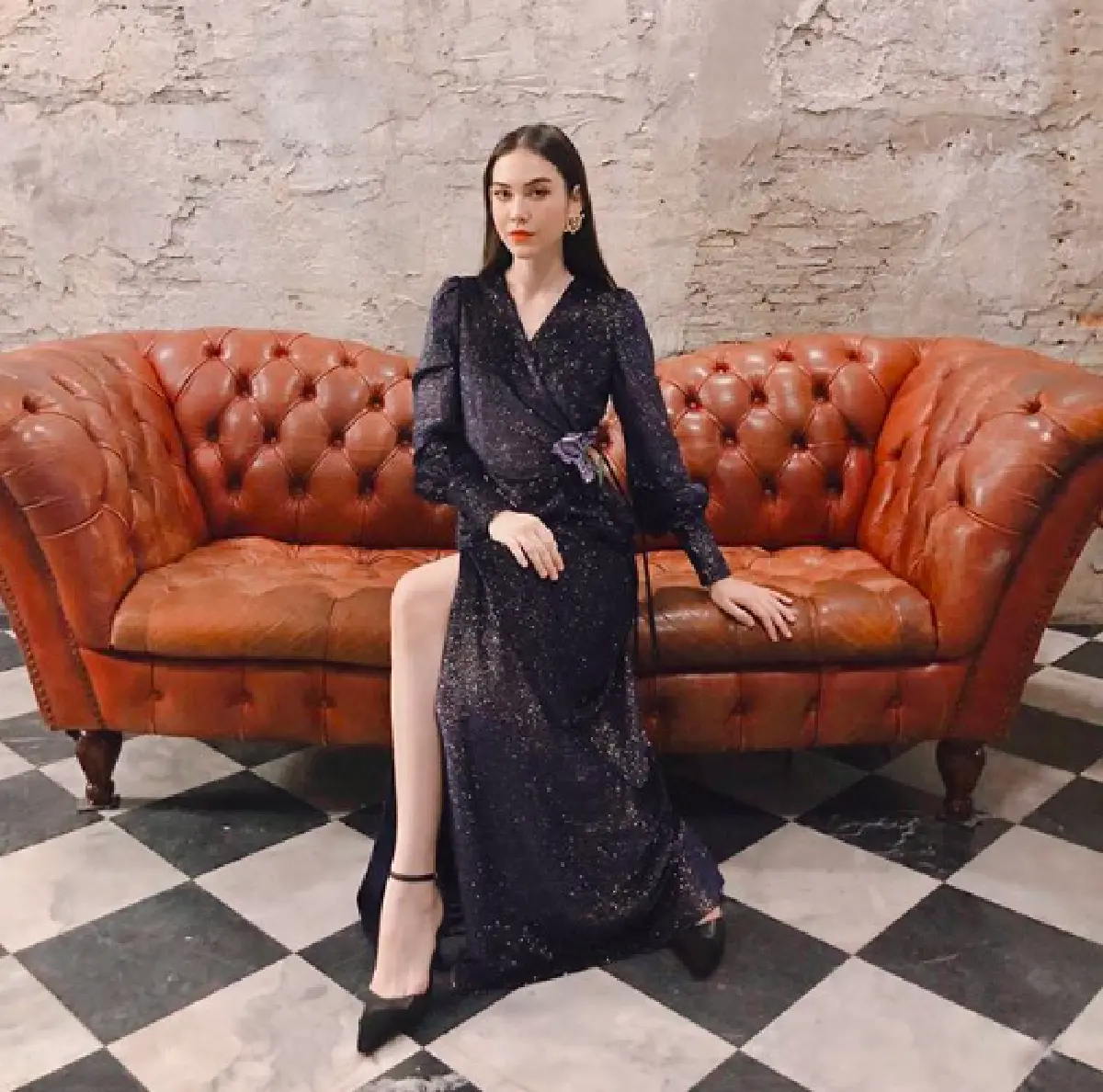 ขอภาพคู่ด้วย! “สงกรานต์” ควง “แมท ภีรนีย์” ร่วมงานวิวาห์เพื่อนซี้  พร้อมโชว์ภาพถ่ายมุมเดียวกันเป๊ะ