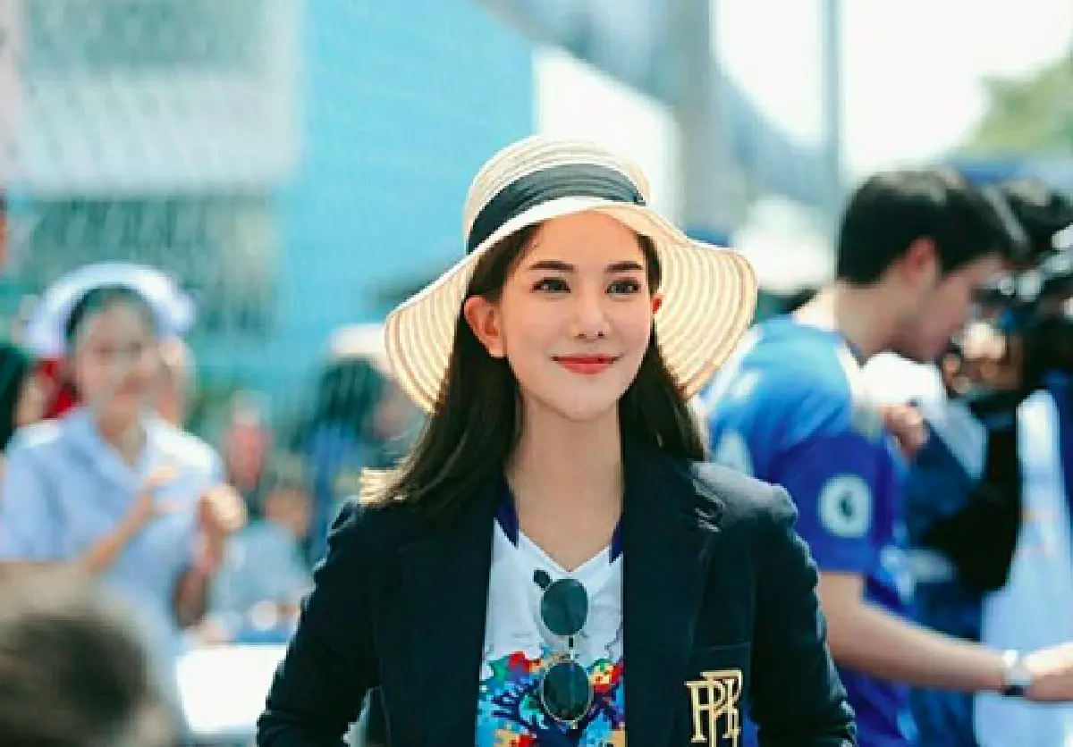 ไม่เขิลแล้ว! “ก้อย” โชว์รูปสแตนด์เชียร์อีกครั้ง แปรอักษรเป็นภาพคู่ “ตูน”