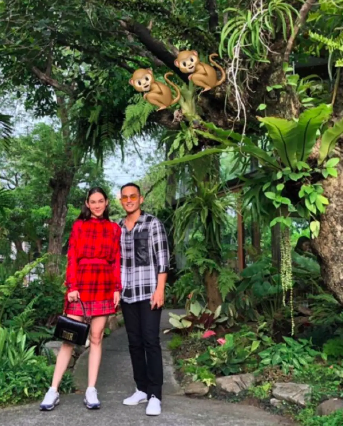 ขอภาพคู่ด้วย! “สงกรานต์” ควง “แมท ภีรนีย์” ร่วมงานวิวาห์เพื่อนซี้  พร้อมโชว์ภาพถ่ายมุมเดียวกันเป๊ะ