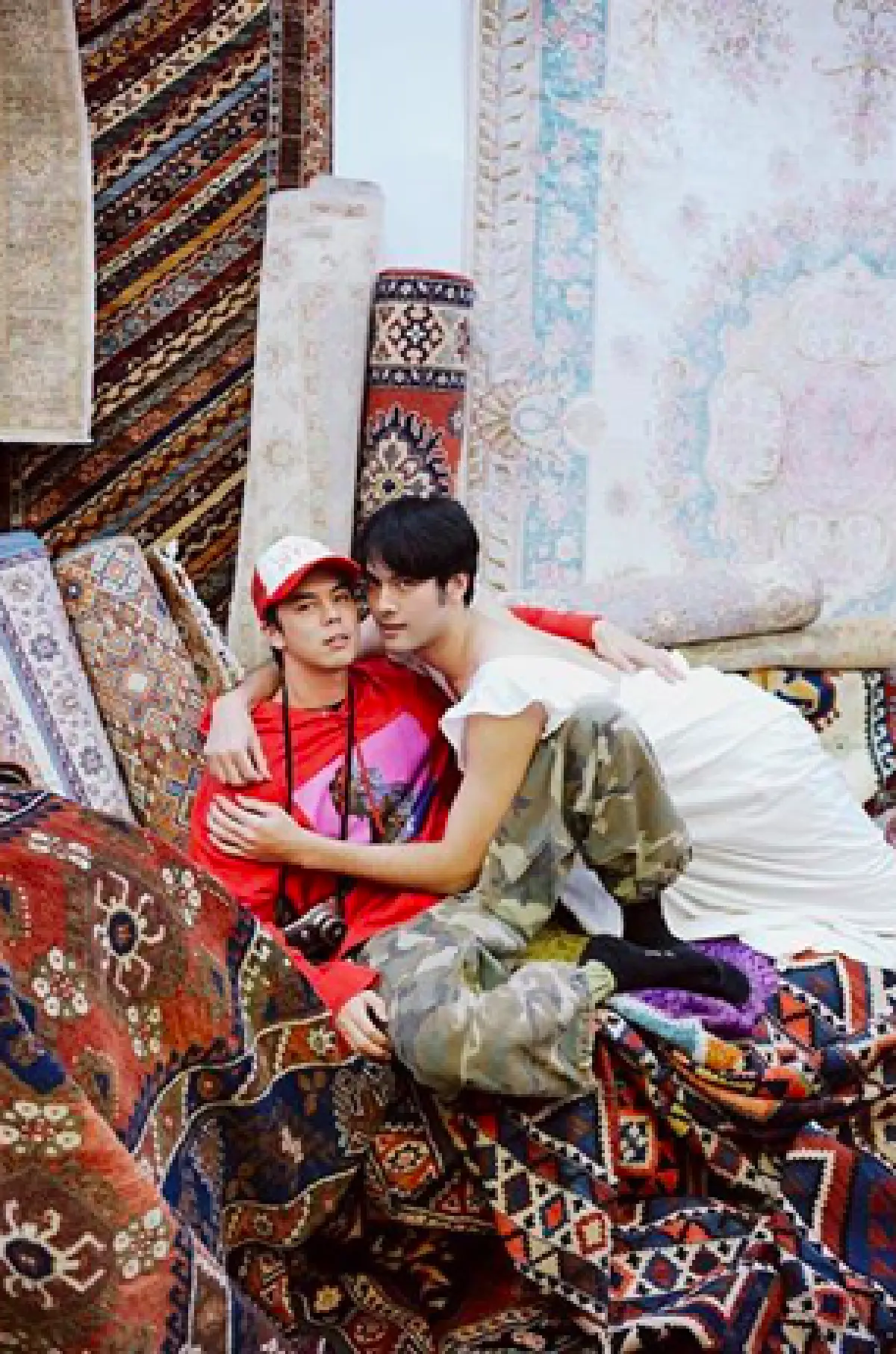 แบบนี้ก็ได้หรอ!? "บอม ธนิน” สุดฮาถ่ายรูปคู่ "พีช พชร” แบบคู่รัก พร้อมแคปชั่นอย่างพีค