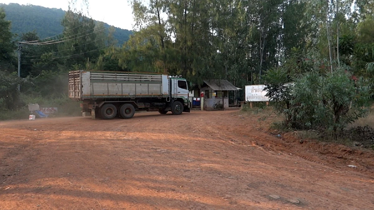 ฟาร์มไก่เขาสนของส.ส.ปารีณายังเปิดให้บริการตามปกติมีรถเข้าออกทั้งวัน