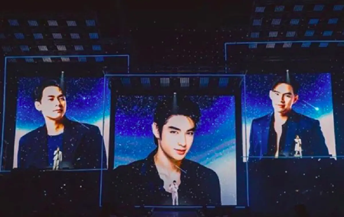 แฟนคลับเผยภาพคุณพ่อ "บิ๊ก ปาณรวัฐ" เข็นวีลแชร์พาคุณแม่มาดูคอนเสิร์ต D2B 2019