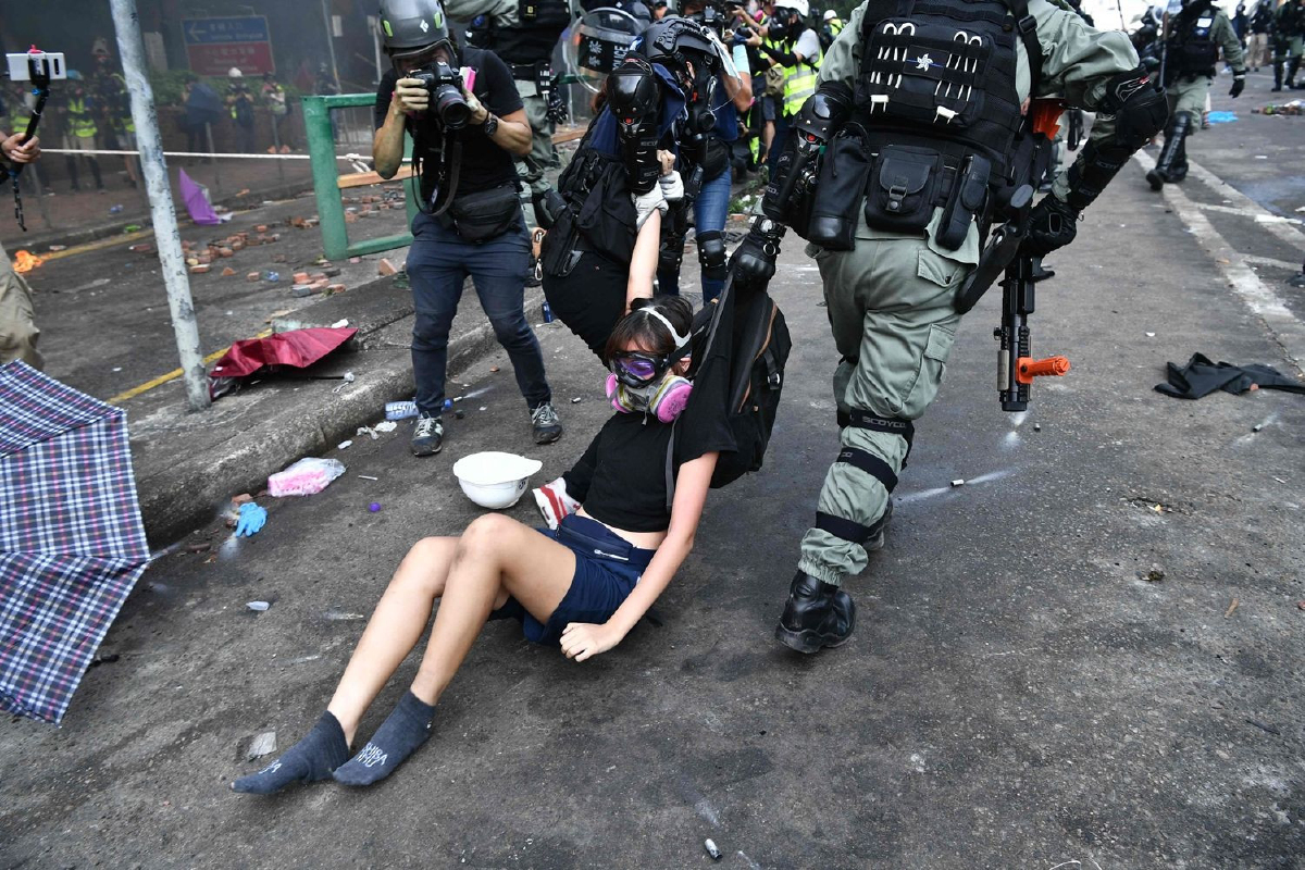 สื่อรัฐบาลจีนแนะใช้สไนเปอร์ยิงกระสุนจริงสอยม็อบฮ่องกง สื่อรัฐบาลจีนแนะใช้สไนเปอร์ยิงกระสุนจริงสอยม็อบฮ่องกง
