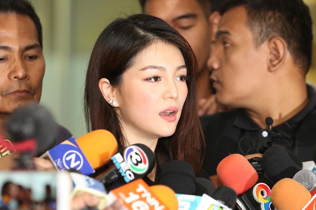 "เดียร์" เตรียมฟ้อง "ช่อ" แถลงข่าวบิดเบือนใส่ร้าย "เดียร์" เตรียมฟ้อง "ช่อ" แถลงข่าวบิดเบือนใส่ร้าย