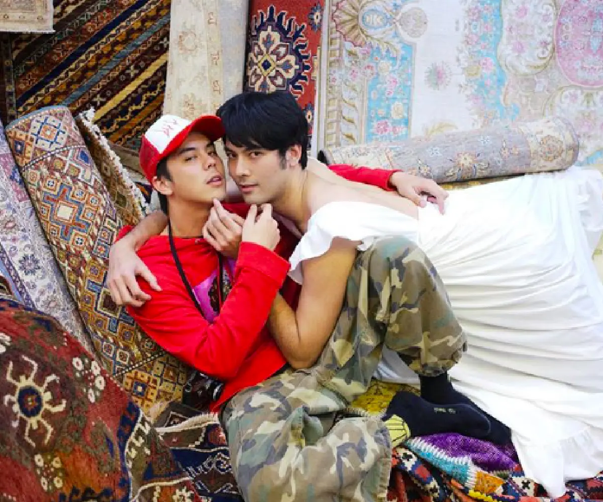 แบบนี้ก็ได้หรอ!? "บอม ธนิน” สุดฮาถ่ายรูปคู่ "พีช พชร” แบบคู่รัก พร้อมแคปชั่นอย่างพีค