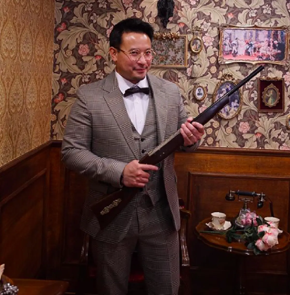 “มิค บรมวุฒิ” เข้าแจ้งความอดีตขรก.ดังหลอกสั่งอาหารทำเสียหายนับแสน