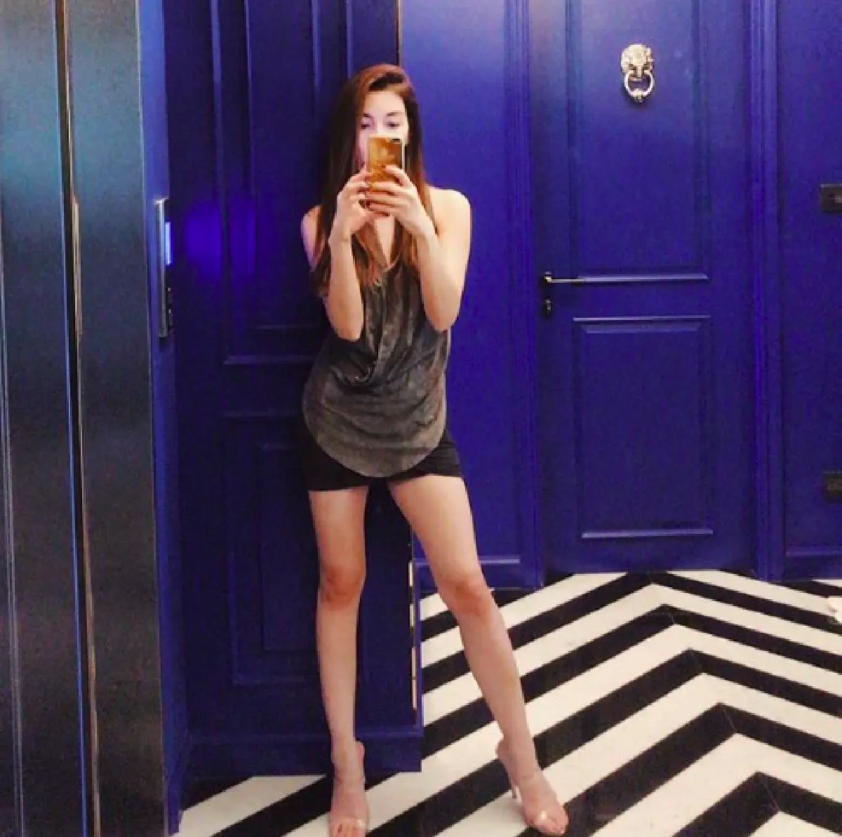 “วุ้นเส้น วิริฒิพา” ตรวจคอนโดใหม่กว่า 30 ล้าน ไม่พอใจทุบทิ้งเองกับมือ งานนี้แถมได้เลือด