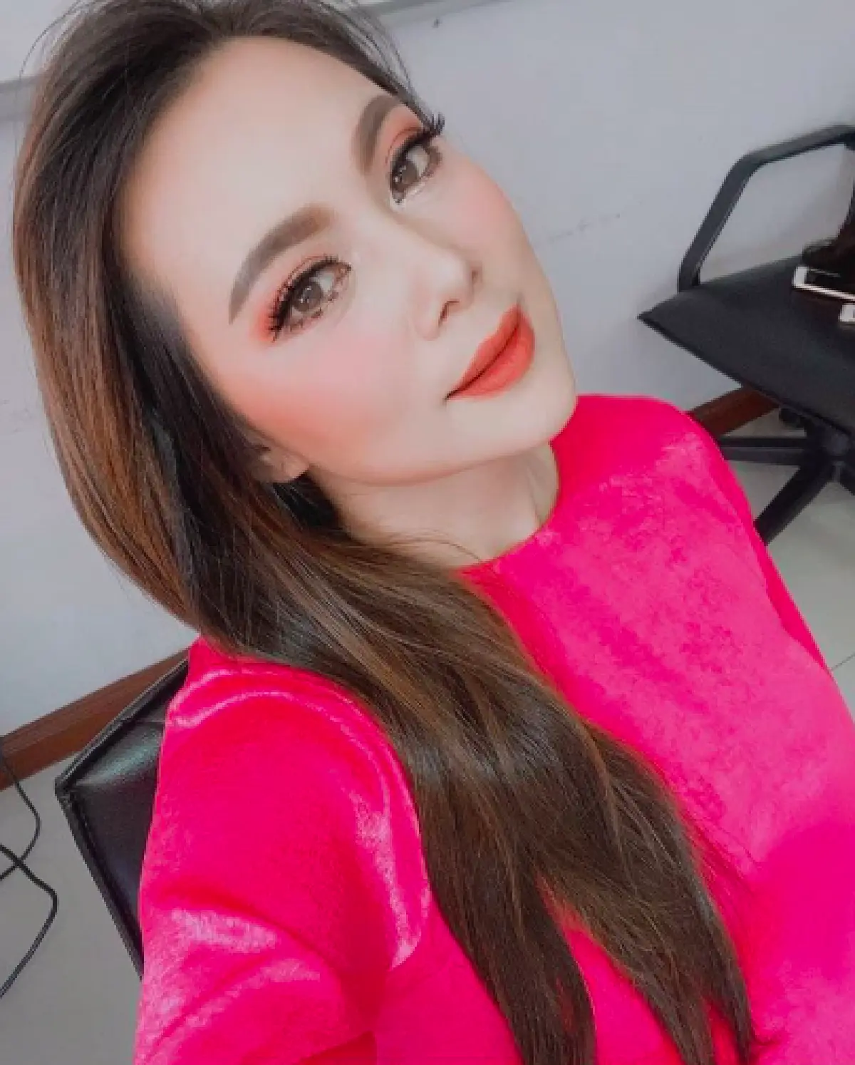 "บุ๋ม ปนัดดา” หุ่นยังเป๊ะ! เพิ่มความร้อนแรงในชุดว่ายน้ำสีแดง โพสท่าฉีกขาสุดแซ่บ