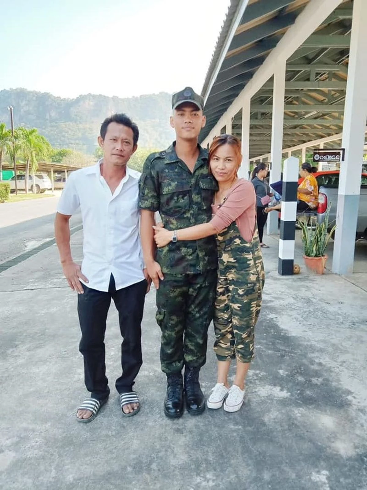 ลุงผ่านมาแล้ว! จตุรงค์ มกจ๊ก ให้กำลังใจ น้องพี มกจ๊ก ฝึกทหารหนักเหนื่อยจนร้องไห้ทุกคืน