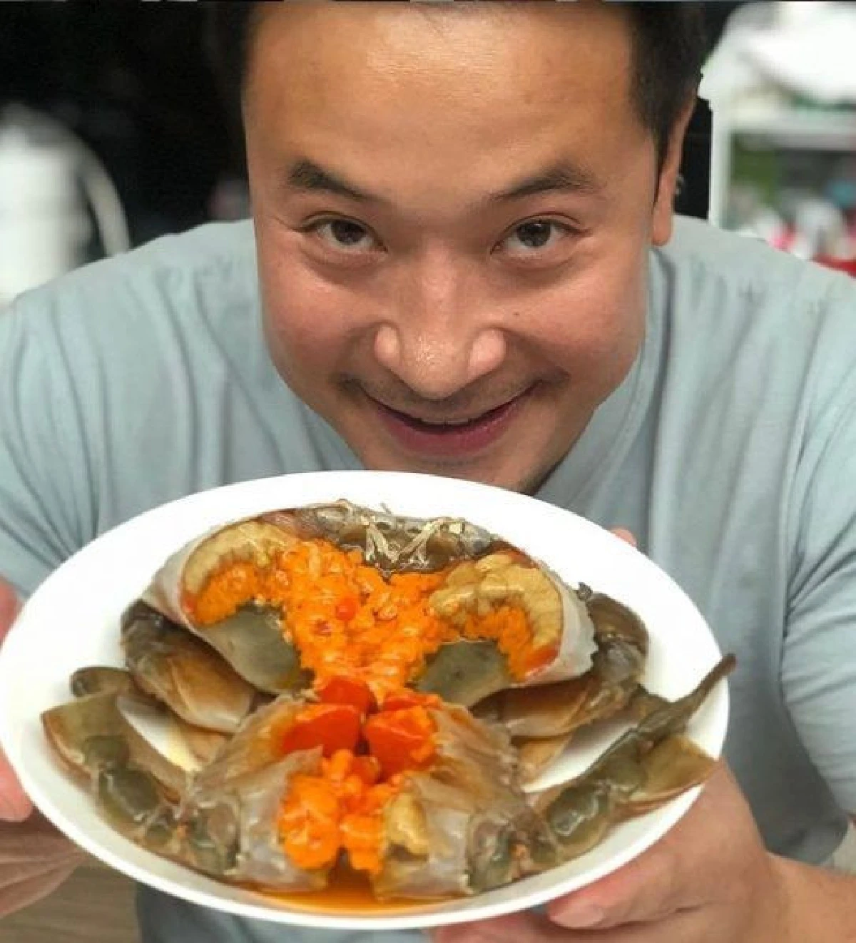 “มิค บรมวุฒิ” เข้าแจ้งความอดีตขรก.ดังหลอกสั่งอาหารทำเสียหายนับแสน