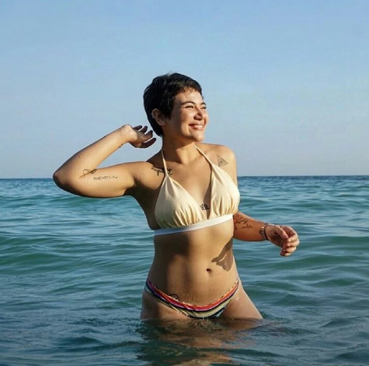 มีพุงแล้วไง? ซิลวี่ เดอะสตาร์ นุ่งบิกินี่อวดเซลลูไลท์ มั่นใจในเรือนร่างตัวเอง