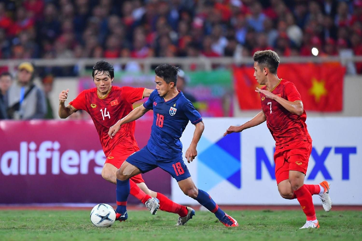 "ช้างศึก" เจาะไม่เข้า เจ๊าเวียดนาม 0-0 คัดบอลโลก นัดที่ 5 "ช้างศึก" เจาะไม่เข้า เจ๊าเวียดนาม 0-0 คัดบอลโลก นัดที่ 5
