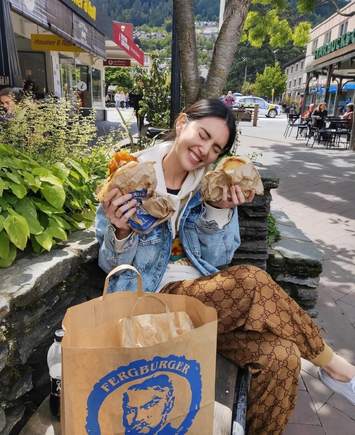 สวีทจัดหนัก! ใหม่-เต๋อ ควงคู่โชว์ความหวานฉ่ำกลางทุ่งดอกไม้