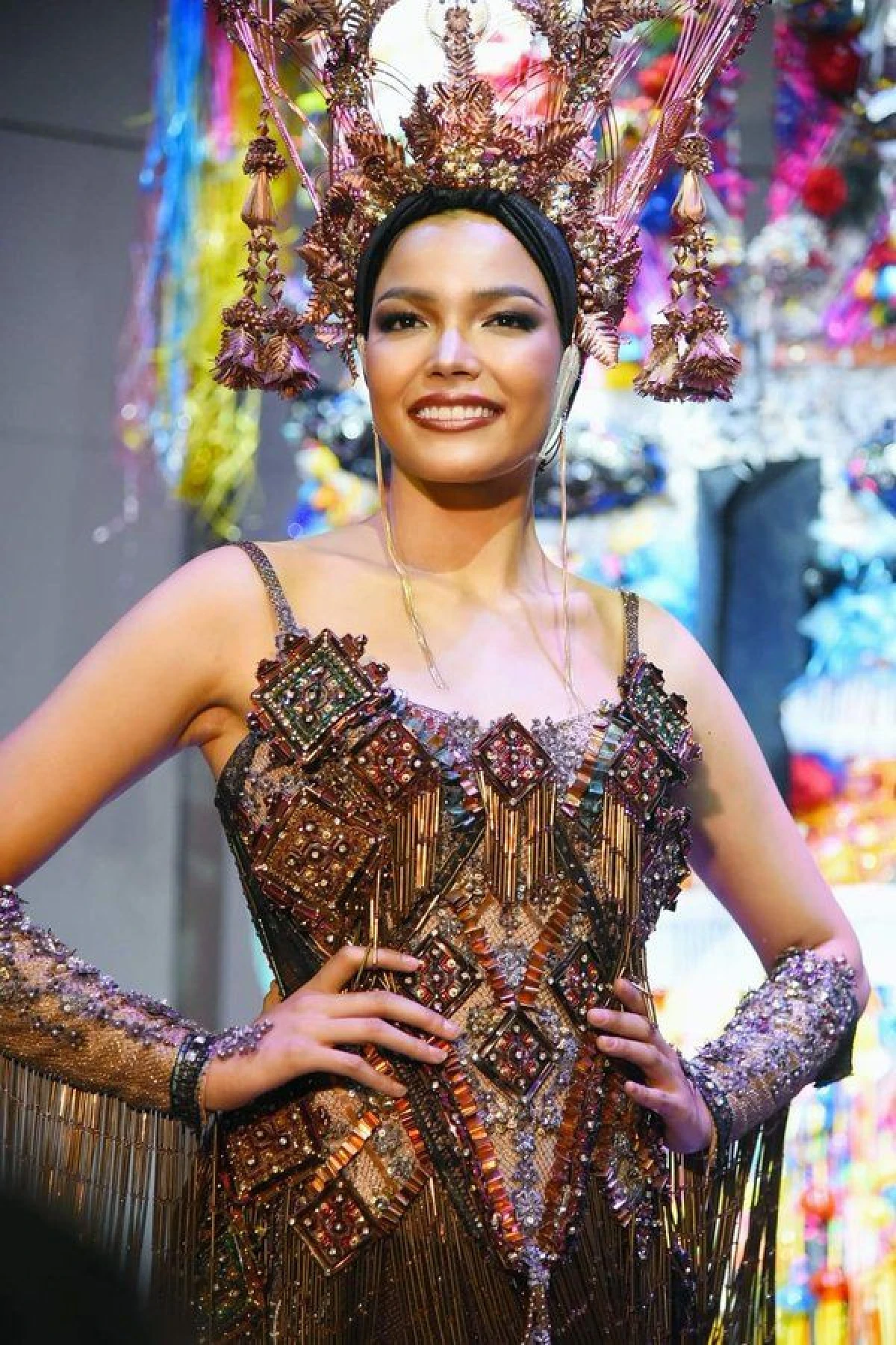 "ฟ้าใส” เผยโฉมชุดประจำชาติ "ผีตาโขน” ผลิตจากวัสดุรีไซเคิล เตรียมคว้ามงนางงามจักรวาล 2019