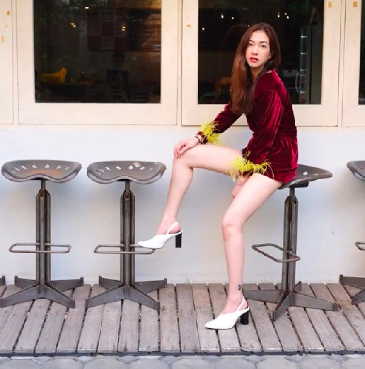 "แป้ง อรจิรา” อวดเรียวขาสวยๆ ยาวๆ ในวันชิวๆ  พร้อมโพสท่านั่งสุดแซ่บ