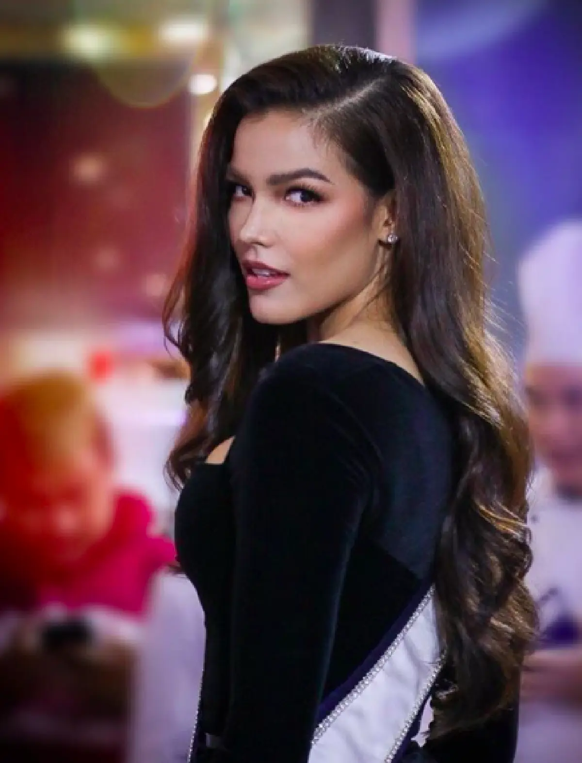 "ฟ้าใส” เผยโฉมชุดประจำชาติ "ผีตาโขน” ผลิตจากวัสดุรีไซเคิล เตรียมคว้ามงนางงามจักรวาล 2019