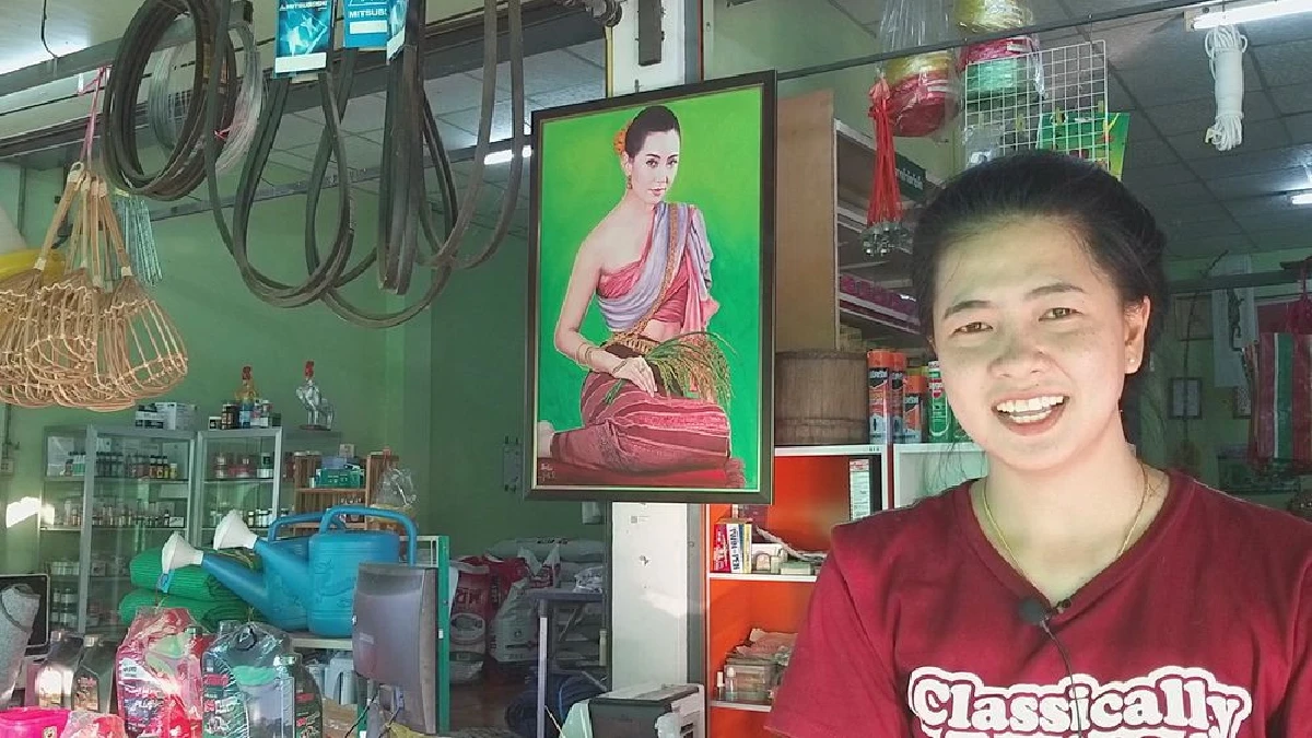 ฮือฮาภาพ"พระแม่เบลล่า"ถือรวงข้าวปลุกเสกแขวนหน้าร้านค้าขายรุ่งเรือง