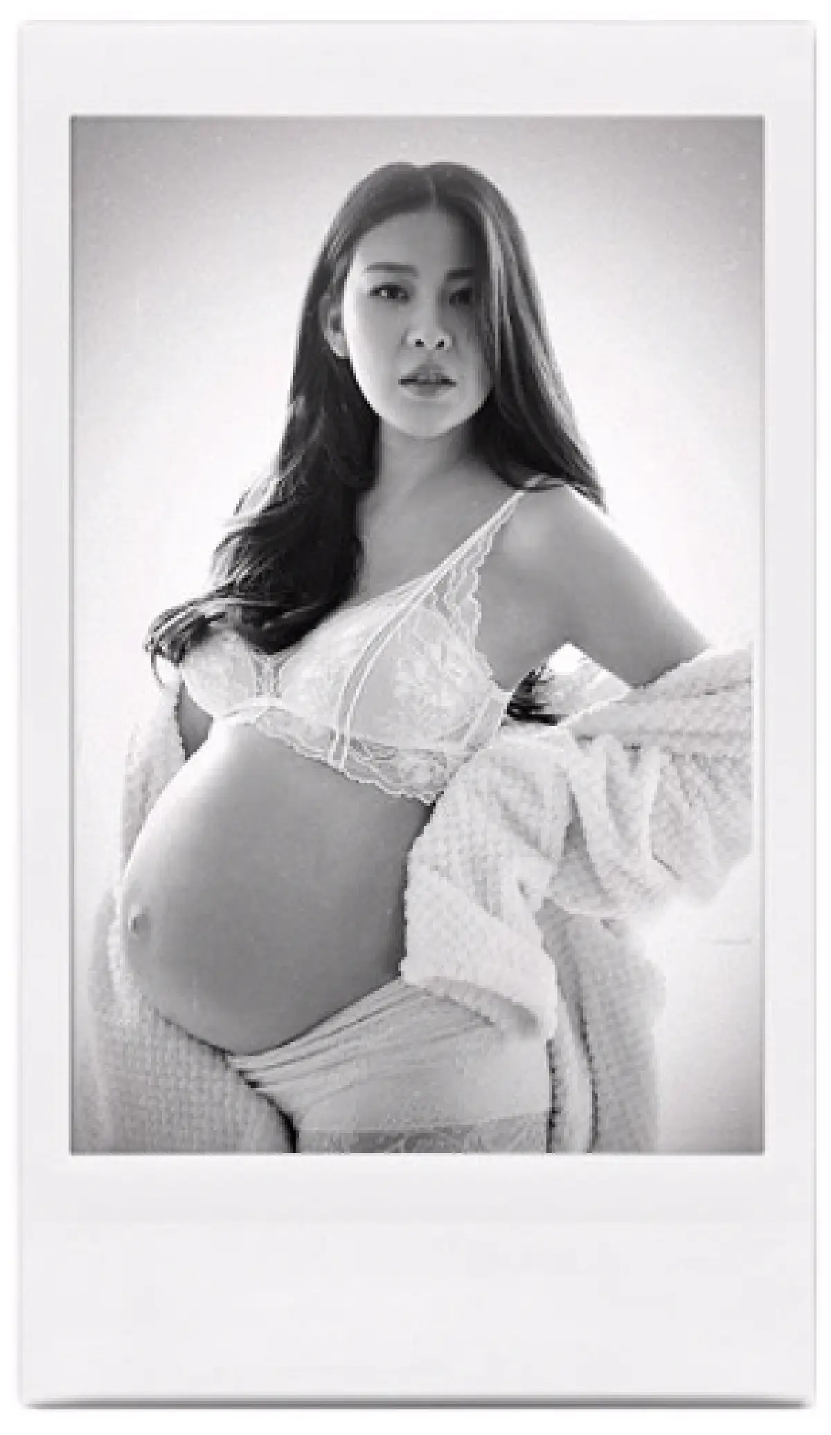 แม่แซ่บมาก! "แนน ปิยะดา” อุ้มท้องลูกคนที่สอง 9 เดือน แชะภาพเป็นที่ระลึก