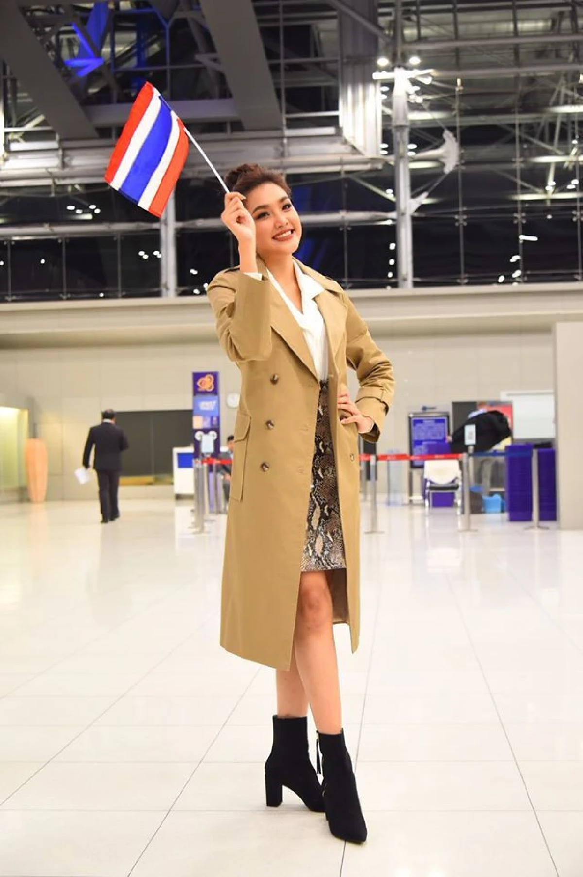“เกรซ” เจอชายแปลกหน้าบุกเข้าห้องพักที่ลอนดอน  หลังบินไปประกวด “Miss World 2019"