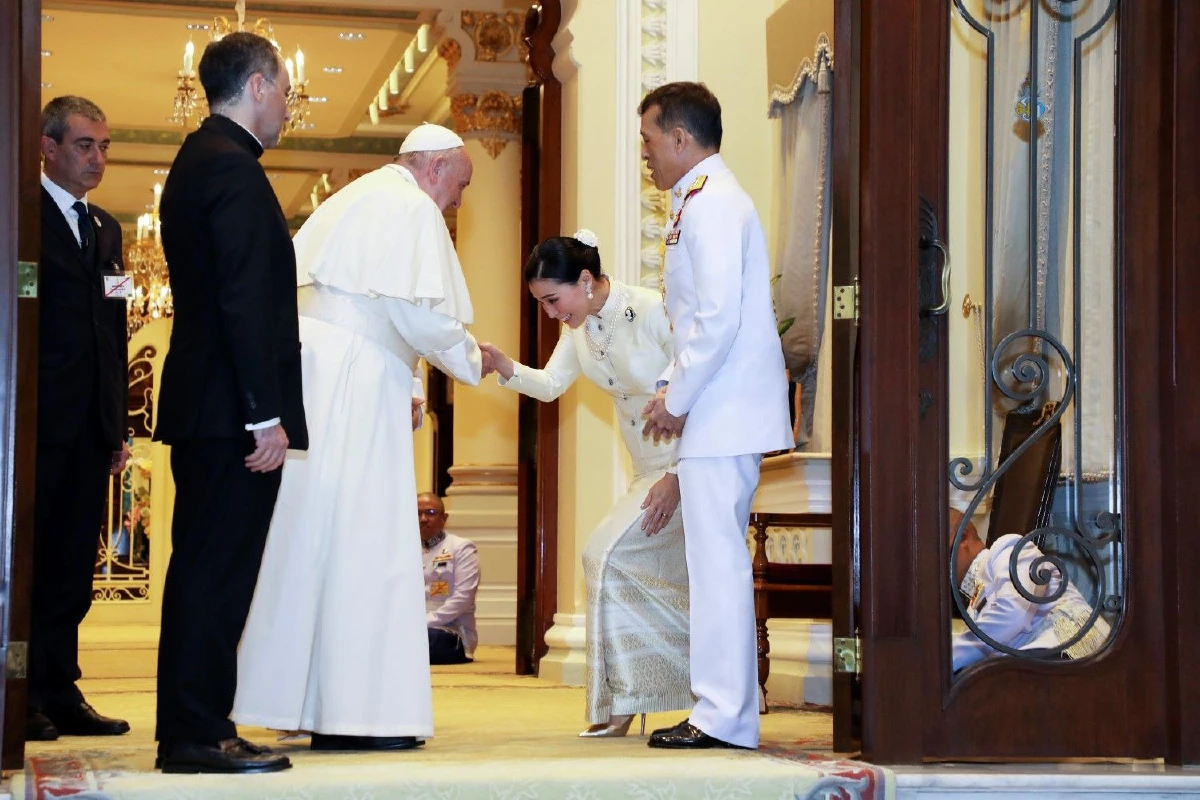 "โป๊ปฟรานซิส"เข้าเฝ้า "ในหลวง-พระราชินี" ทรงแลกเปลี่ยนของขวัญระหว่างกัน