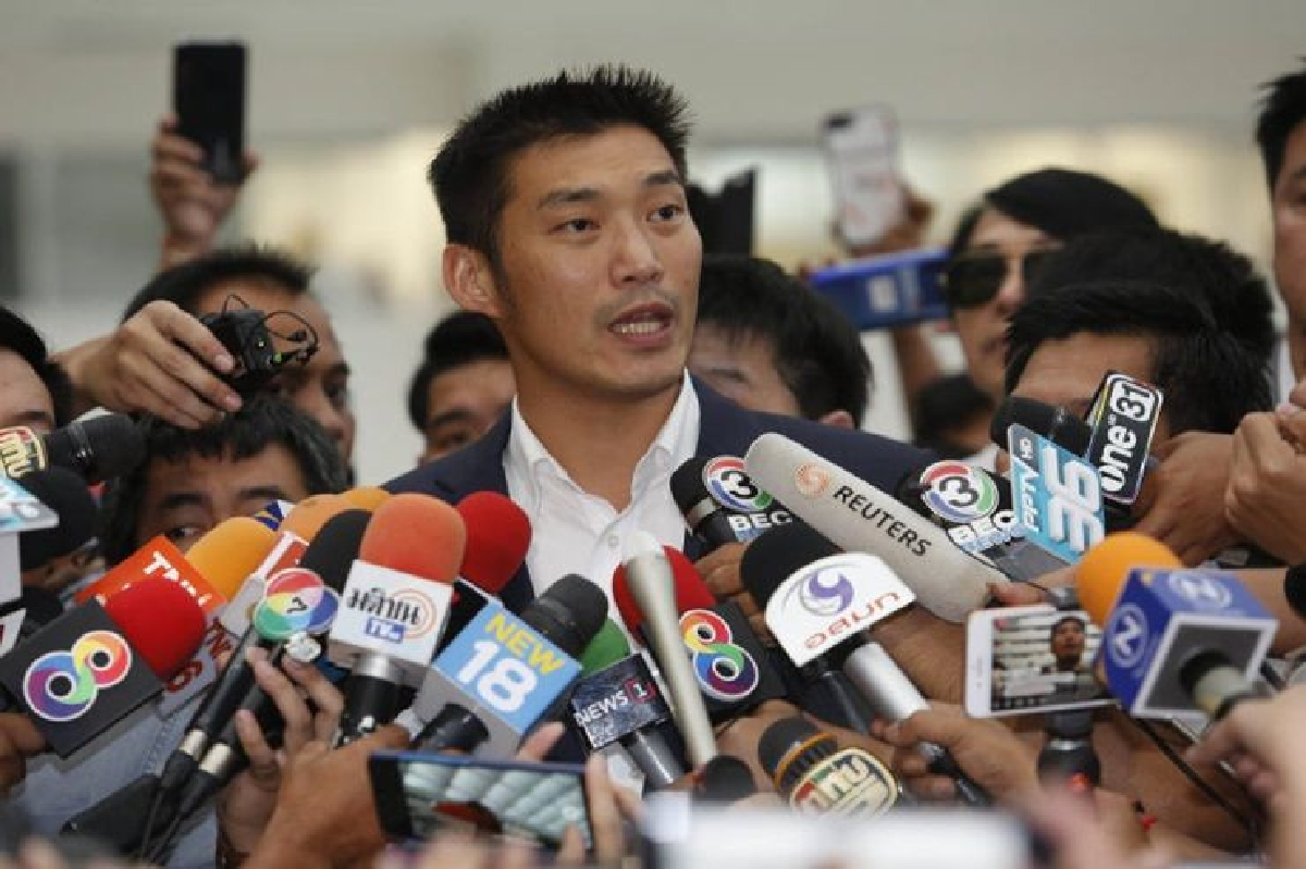"ธนาธร"ลั่นพร้อมสู้คดีอาญา ยันอนาคตใหม่กู้เงินไม่ผิด "ธนาธร"ลั่นพร้อมสู้คดีอาญา ยันอนาคตใหม่กู้เงินไม่ผิด