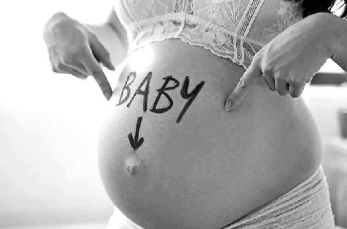 แม่แซ่บมาก! "แนน ปิยะดา” อุ้มท้องลูกคนที่สอง 9 เดือน แชะภาพเป็นที่ระลึก