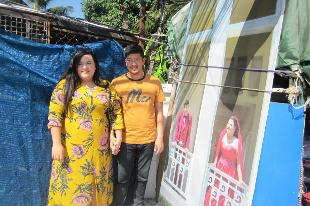 สามีภรรยาโกรธไม่ลง! คุณยายนำรูปงานแต่งเป็นฝาบ้าน