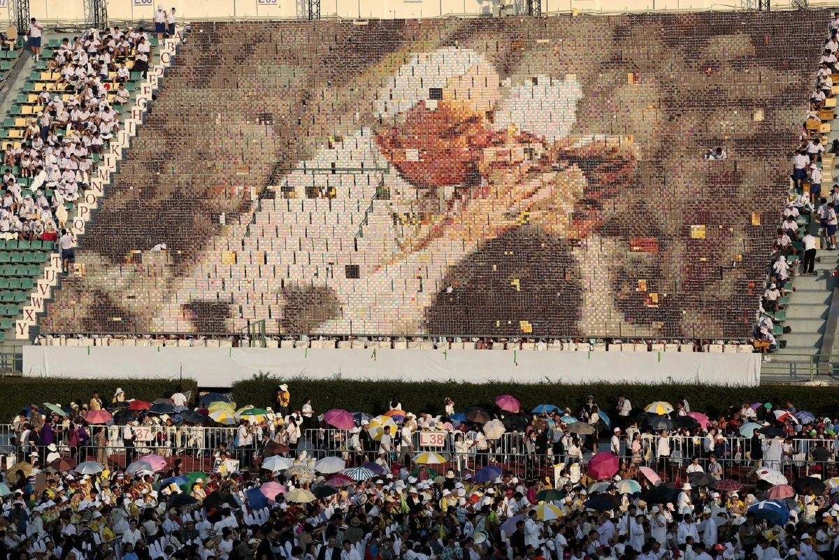 "โป๊ปฟรานซิส"ประกอบพิธีมิสซาประชาชนร่วมพิธีแน่นสนามศุภฯ